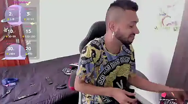 Snapshot of Aron_Baylor chatting on March 18, 2025, 7:53 pm Aron Baylor online show from March 18, 2025, 7:53 pm