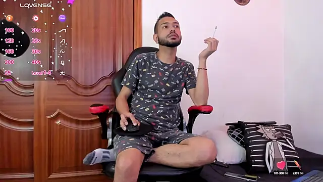 Snapshot of Aron_Baylor chatting on October 11, 2025, 8:46 am Aron Baylor online show from October 11, 2025, 8:46 am