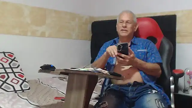 VALENTINO1983  online show from October 10, 2025, 1:48 am