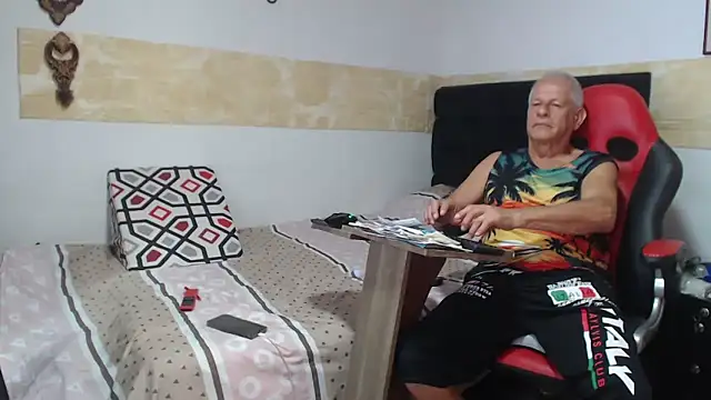 VALENTINO1983  online show from October 22, 2025, 3:45 pm