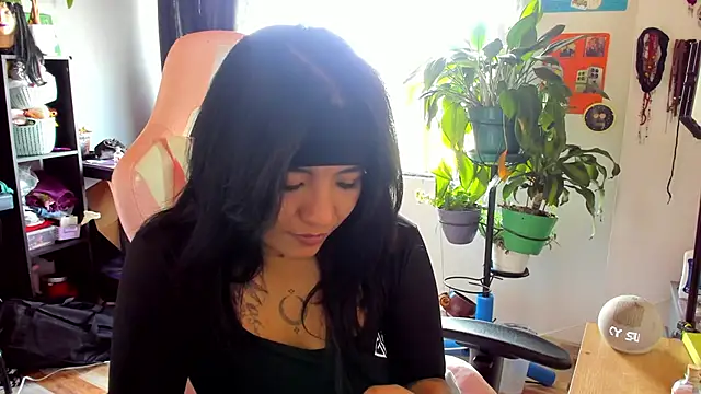 annie walker6 online show from February 18, 2026, 7:54 pm