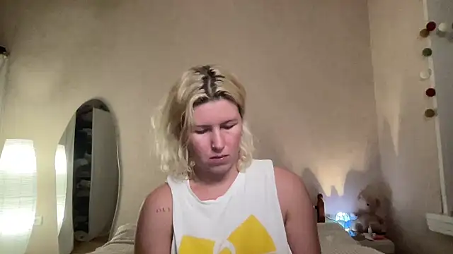 Snapshot of moonamii chatting on December 23, 2024, 4:06 pm moonamii online show from December 23, 2024, 4:06 pm