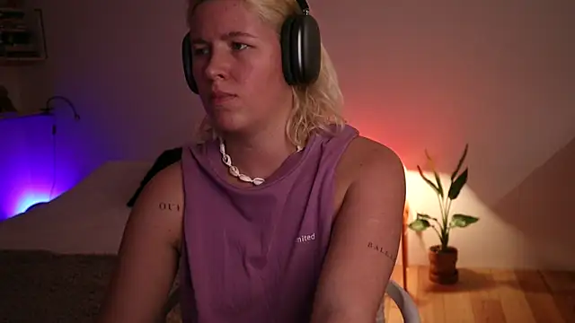 Snapshot of moonamii chatting on January 9, 2025, 9:26 pm moonamii online show from January 9, 2025, 9:26 pm