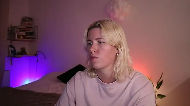 Snapshot of moonamii chatting on January 24, 2025, 10:30 pm moonamii online show from January 24, 2025, 10:30 pm