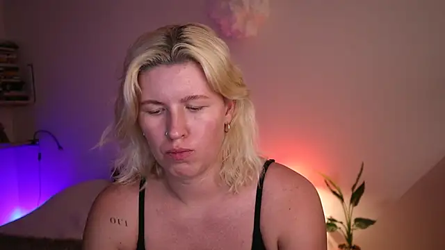 Snapshot of moonamii chatting on January 27, 2025, 7:13 pm moonamii online show from January 27, 2025, 7:13 pm