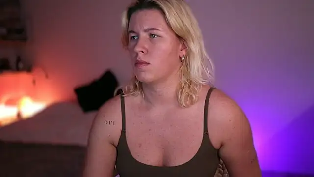 Snapshot of moonamii chatting on February 25, 2025, 7:03 pm moonamii online show from February 25, 2025, 7:03 pm