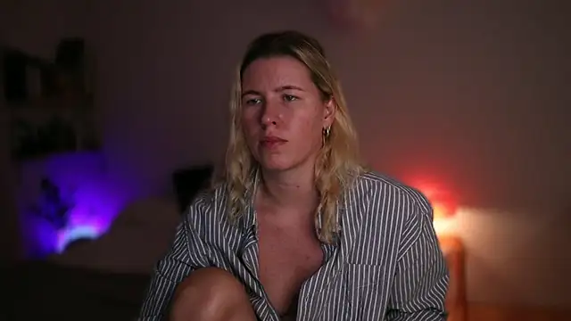 Snapshot of moonamii chatting on September 16, 2025, 7:04 pm moonamii online show from September 16, 2025, 7:04 pm