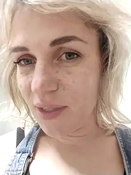 Snapshot of Linda_Gregory chatting on October 20, 2025, 2:01 am Linda Gregory online show from October 20, 2025, 2:01 am