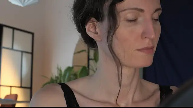 yulladao online show from September 21, 2025, 4:52 pm