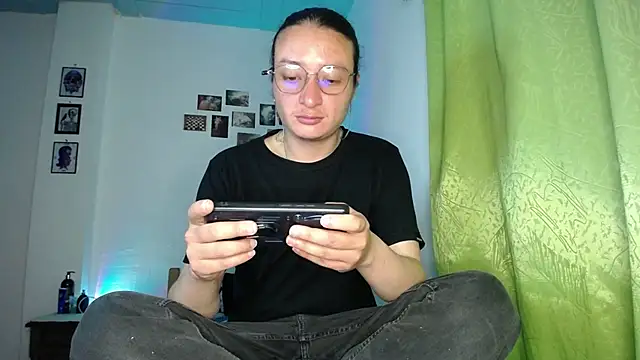 monkeywillwhite online show from November 28, 2025, 2:03 am