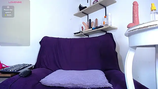 luna sofia69 online show from February 7, 2025, 1:01 pm