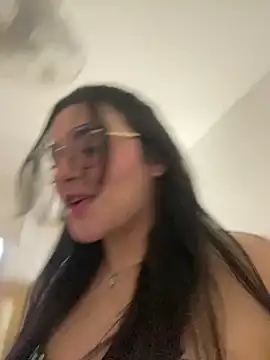 Lia flowers online show from January 25, 2025, 11:00 pm