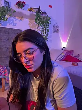 Lia flowers online show from January 28, 2025, 1:39 am