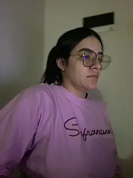 Lia flowers online show from February 3, 2025, 3:20 am