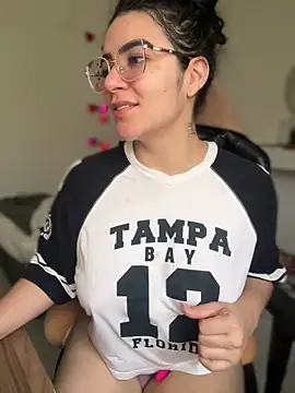 Lia flowers online show from February 15, 2026, 7:54 pm