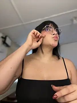 Lia flowers online show from March 23, 2026, 10:36 pm