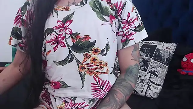 Snapshot of queenofwetqueens chatting on December 18, 2024, 4:09 am queenofwetqueens online show from December 18, 2024, 4:09 am