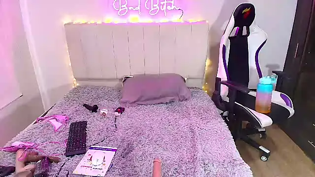 Snapshot of a_belladanger chatting on December 22, 2024, 8:25 pm a belladanger online show from December 22, 2024, 8:25 pm