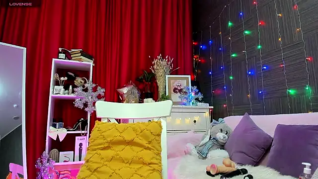 Snapshot of Queen_baby chatting on December 3, 2024, 2:14 am Queen baby online show from December 3, 2024, 2:14 am