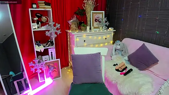 Snapshot of Queen_baby chatting on December 7, 2024, 8:00 am Queen baby online show from December 7, 2024, 8:00 am