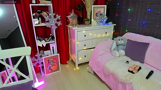 Snapshot of Queen_baby chatting on December 14, 2024, 2:45 am Queen baby online show from December 14, 2024, 2:45 am