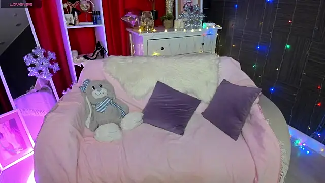 Snapshot of Queen_baby chatting on December 29, 2024, 5:53 am Queen baby online show from December 29, 2024, 5:53 am