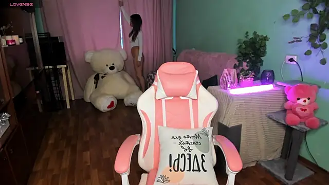 Snapshot of Queen_baby chatting on October 21, 2025, 1:39 am Queen baby online show from October 21, 2025, 1:39 am