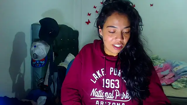 Snapshot of AmaraRoberts420 chatting on December 1, 2025, 6:13 pm AmaraRoberts420 online show from December 1, 2025, 6:13 pm