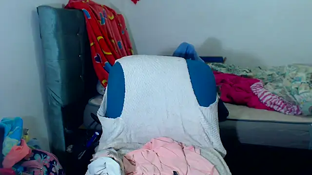 Snapshot of AmaraRoberts420 chatting on December 14, 2025, 2:06 am AmaraRoberts420 online show from December 14, 2025, 2:06 am