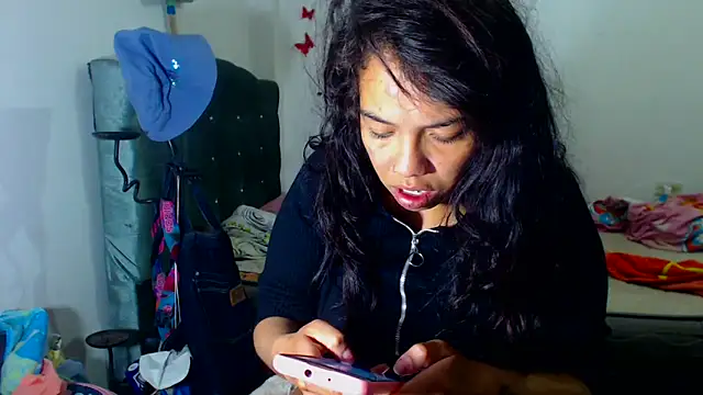 Snapshot of AmaraRoberts420 chatting on December 14, 2025, 4:45 pm AmaraRoberts420 online show from December 14, 2025, 4:45 pm