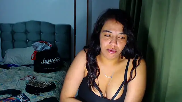 Snapshot of AmaraRoberts420 chatting on January 16, 2026, 5:11 am AmaraRoberts420 online show from January 16, 2026, 5:11 am