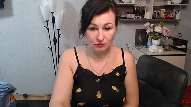 Snapshot of BeatriksS chatting on November 19, 2025, 8:20 pm BeatriksS online show from November 19, 2025, 8:20 pm