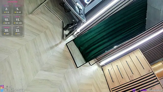 Snapshot of DiamondJo_ chatting on October 10, 2025, 10:31 pm DiamondJo online show from October 10, 2025, 10:31 pm