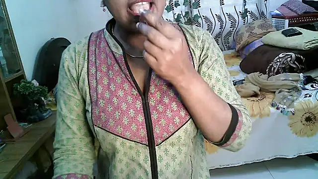 esita 1212 online show from February 18, 2025, 10:49 am