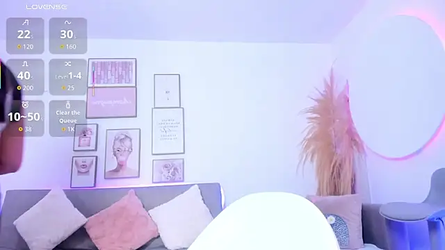 silvia lane online show from September 9, 2025, 3:39 am