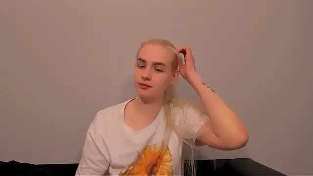 OliviaKisss online show from March 23, 2026, 1:15 pm