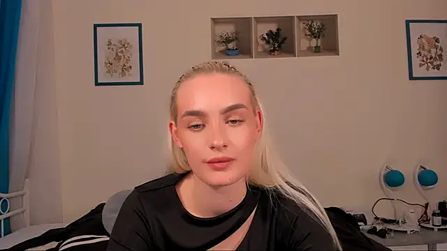 OliviaKisss online show from April 15, 2026, 7:58 pm