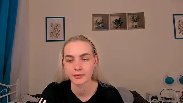 OliviaKisss online show from April 16, 2026, 6:09 pm