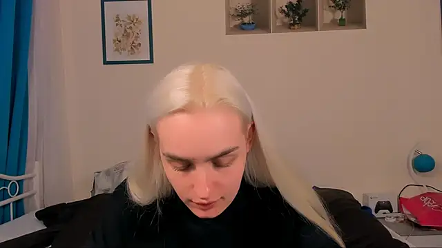 Snapshot of OliviaKisss chatting on April 21, 2026, 7:28 pm OliviaKisss online show from April 21, 2026, 7:28 pm