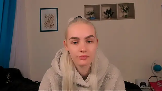 Snapshot of OliviaKisss chatting on April 25, 2026, 1:25 pm OliviaKisss online show from April 25, 2026, 1:25 pm