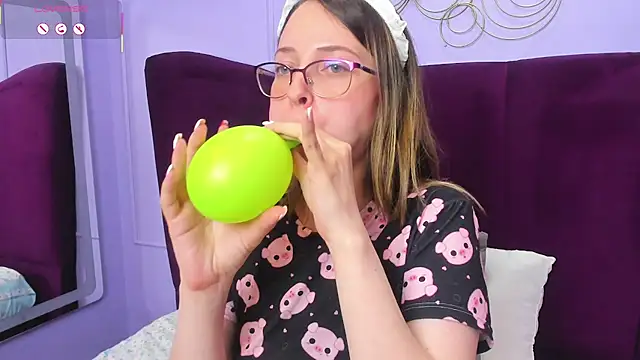 Snapshot of AmbeerWood_ chatting on March 2, 2025, 2:43 pm AmbeerWood online show from March 2, 2025, 2:43 pm