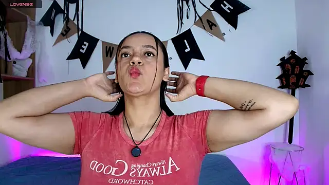 Snapshot of VICTORIABLACK_@xh chatting on October 13, 2025, 12:05 pm VICTORIABLACK xh online show from October 13, 2025, 12:05 pm