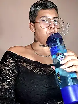 Snapshot of Yessi_rousse chatting on January 11, 2026, 11:32 pm Yessi rousse online show from January 11, 2026, 11:32 pm