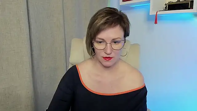 Snapshot of feliziaDesire chatting on May 6, 2026, 12:21 pm feliziaDesire online show from May 6, 2026, 12:21 pm