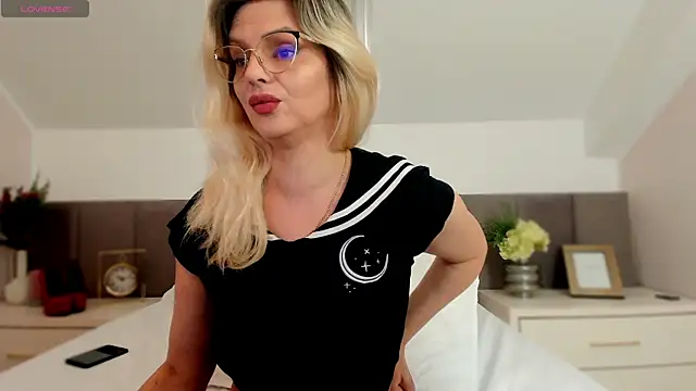 Snapshot of AshleyStorm_ chatting on March 19, 2025, 8:23 am AshleyStorm online show from March 19, 2025, 8:23 am