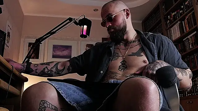 Snapshot of FindomJason chatting on May 25, 2026, 9:21 pm FindomJason online show from May 25, 2026, 9:21 pm