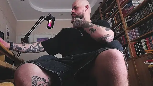 Snapshot of FindomJason chatting on June 4, 2026, 10:43 am FindomJason online show from June 4, 2026, 10:43 am