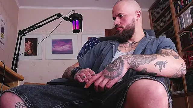 Snapshot of FindomJason chatting on July 26, 2026, 9:05 am FindomJason online show from July 26, 2026, 9:05 am