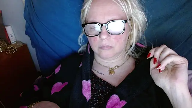 martachatte online show from April 28, 2026, 5:23 am