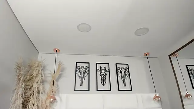 Rebeca jones online show from September 17, 2025, 12:18 pm